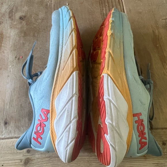 Hoka Arahi 6 in Light Gray and Orange - Picture 6 of 13